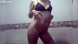 Una Bailarina Aburrida Y Se Puso A Bailar Un Rato