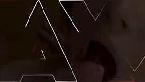 Brunetka nastolatka Izi wraca do dzikiego analu po więcej