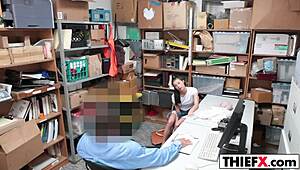 Carolina sweets is redy to pay with her ass at werk