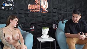 podcast goes wild with sara blonde and crispasquel