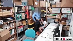 Carolina Sweets er klar til at betale med røven på arbejde