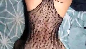 Pero que hermoso culo tiene la morena que contrate ayer