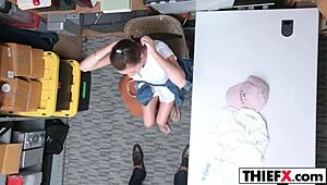 Carolina sweets is redy to pay with her ass at werk