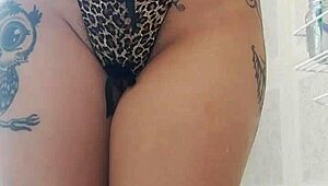 tattooed colombian fingers herself in shower squirting