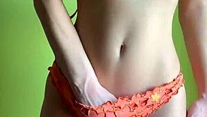 maiskii’s wet shaved pussy begs for your touch tonight