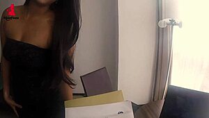 Malefikas - una secretaria excelente en oficina latina colombiana