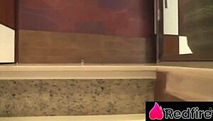 Manu Fox jebata od dveh tipov v motelu