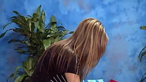 Wazoo massage turns into blowjob fun