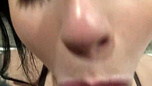 सेक्सी कर्वी अमिलिया ओनीक्स अपने बड़े टिट्स और स्लॉपी स्किल्स से हॉटेस्ट पीओवी ब्लोजॉब देती है