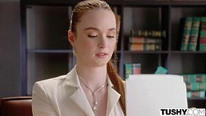 Tushy-stjerne Hazel craver fræk anal med bad boys dybe pikstød