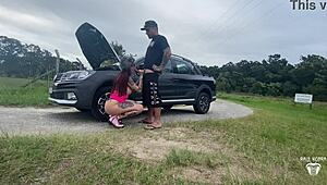 O Carro da Gostosa Quebrou na Estrada, Ajudei e Ela Me Pagou com Buceta Quente. Completo no Sheer e Red!