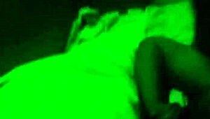 la hacen gritar lilaperversa no hotel con anal