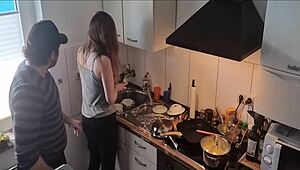 يا صديقي، فقط دعها تحدث! نكت خطيبتي مفاجأة وكل الناس نايمين 😈