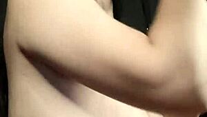 mi vecina trata de hacerme garganta profunda y como no logra hacerme venir me la t�rmino cogiendo