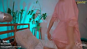 ¡Ey rubia sexy, qué haces sola esta noche, quieres jugar?