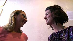 Feminge 4k muestra rubia compañera de clase volviéndose loca con acción intensa de dedos