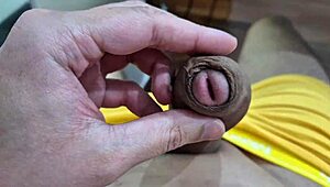 Goldie Rush se traga polla grande por primera vez