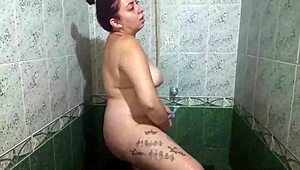 Chica Paisa Actriz Porno Prepares For Recording In Shop