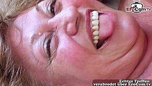 Nenek Jerman gemuk tetek natural kena kongkek keras anak tiri grup