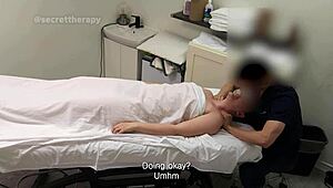 अमेचर पेटाइट टीना कोर्टनी वीस बिग अस रे एडलर को पीओवी में ब्लो करती है