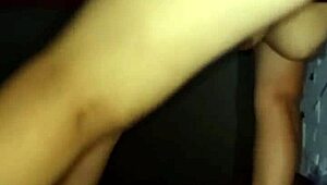 latina madura chupando y montando a jovencito con gritos salvajes. su coño grande no para de pedir más.