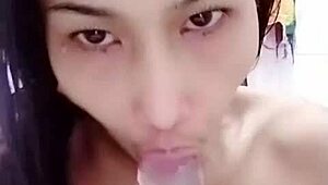 thai babe shoves huge dildo in her tight pussy 😩