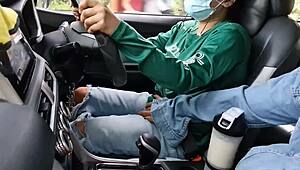 so this Asian grab driver babe offers passengers cash for a quick fuck outdoors.