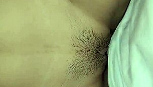 Жру пизду худой миниатюрной латинки, она стонет, жопа зияет!