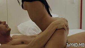 El Cuarto Del Apartamento Se Cargaba De Pasión Y Emociones Fuertes Cuando La Hijastra Y Su Amigo Se Encontraban A Solas