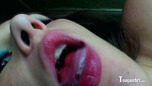 hey, sophia d loves my spit fetish 😋