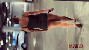 Mostrei Minha Buceta para um Cara no Carro, Aí Ele Me Comeu de Quatro Forte. Assista a Ação Madura Loira Completa na Cassiflix.