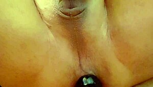 i'm gapping my tranny anus so naughtly