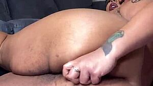 I masturbate my fat hairy pussy