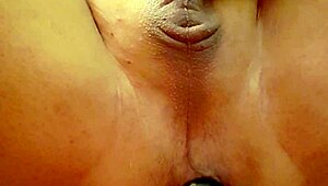 i'm gapping my tranny anus so naughtly