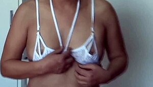 Drbou se při sledování mé erotické show v prádle, miluju to! 😍