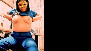 Ella leaves work early and touches her sexy body at home singing reggaeton