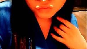 Ella leaves work early and touches her sexy body at home singing reggaeton