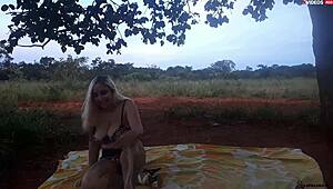 Enfiei a pica na loirinha no meio da estrada em público, completo no xvideos red 😏🚗