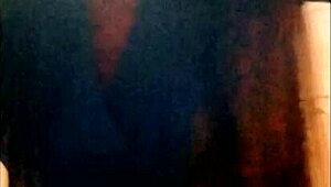 Ella leaves work early and touches her sexy body at home singing reggaeton