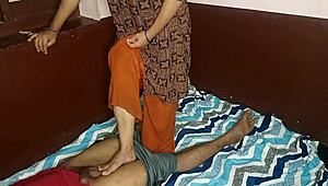 फुट फेटिस और फेस सिटिंग के बाद सौतेली माँ का चुदाई ट्रीट