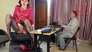 I’m freakin’ out, seducin’ my boss with giantess tits and juicy pussy lips!