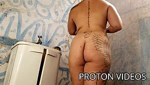 havin a shower with hotwife, damn shes so curvy... forgot the soap but got sum action!