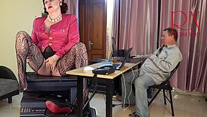 I’m freakin’ out, seducin’ my boss with giantess tits and juicy pussy lips!