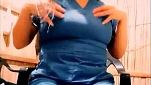 Ella leaves work early and touches her sexy body at home singing reggaeton