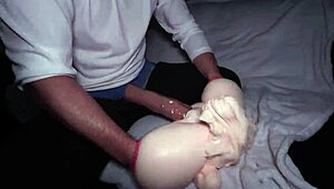 Uh, kontol besar bikin gue gila dengan mainan seks hentai