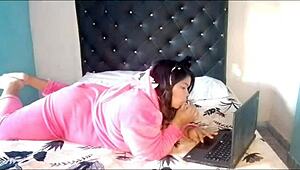 Watch me masturbate my shaved pussy and fat ass in doggy style.