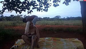 Enfiei a pica na loirinha no meio da estrada em público, completo no xvideos red 😏🚗