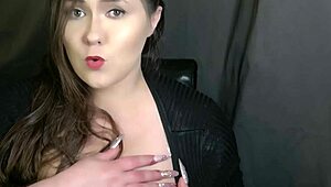 Üvey Anne Gizli Fuhuş Sırlarını Solo Konuşmada Saklıyor