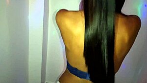 Sexy Latina Amateur Dances With Big Ass