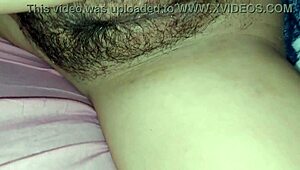 Leker hardt med stesøsterens trange kjøttfulle fitte